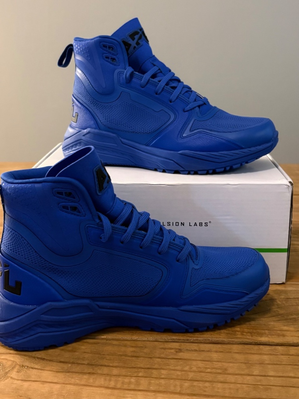 APL TechLoom Defender, new, women
